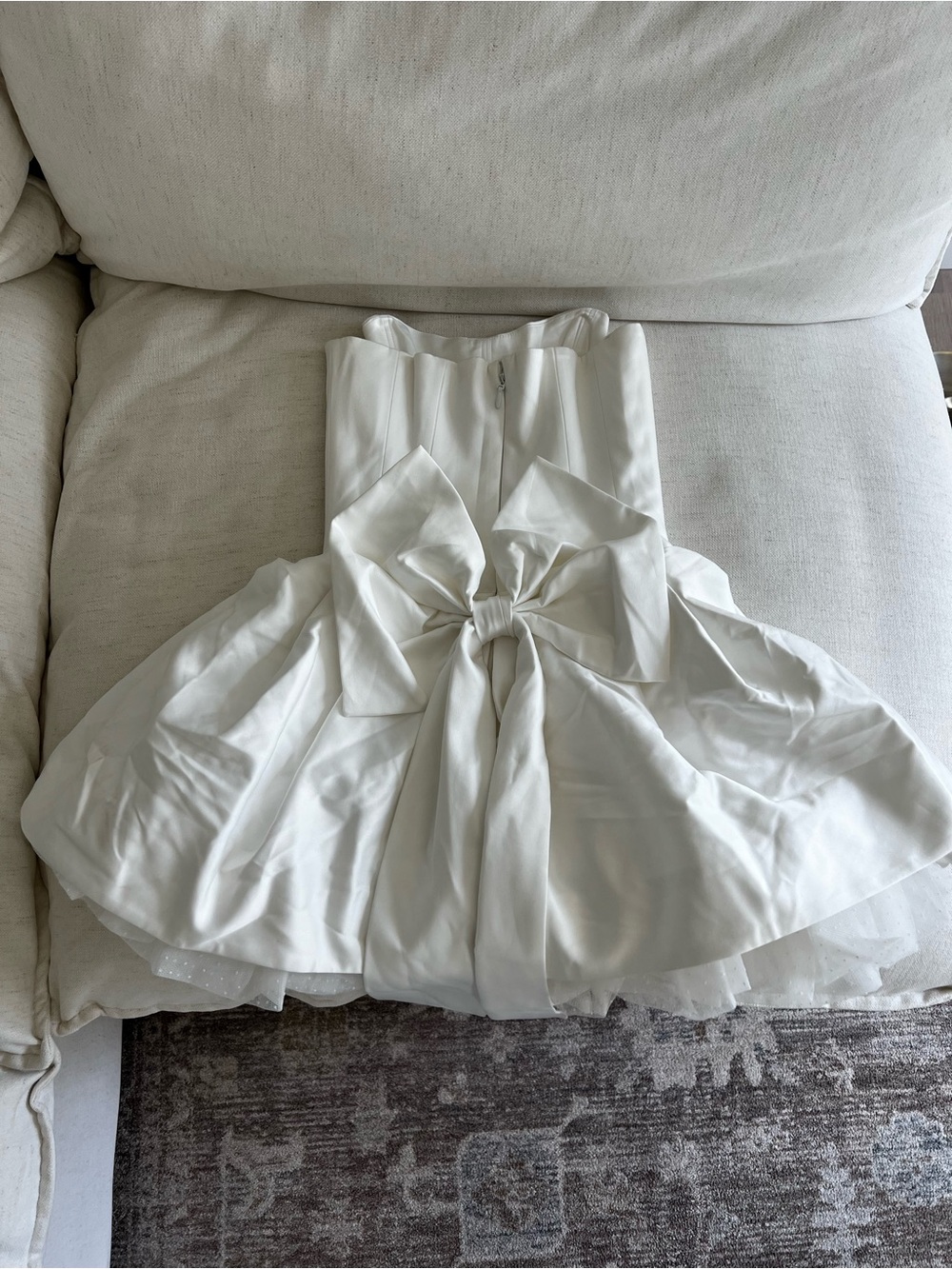 House of Cb NOELE
White Satin Strapless Bow Mini Gown - Picture 3 of 12